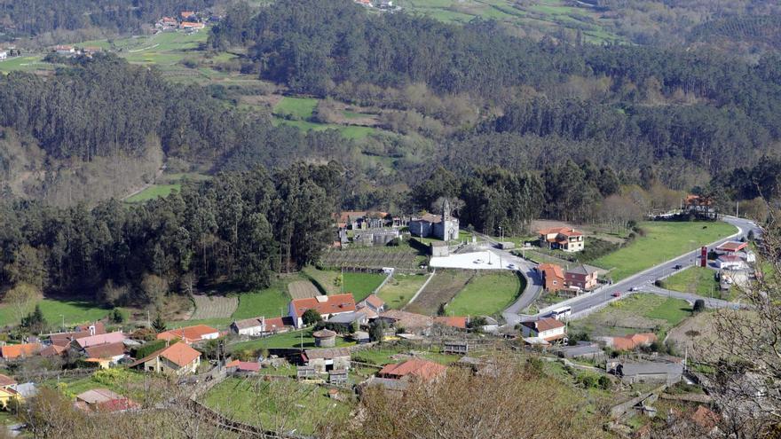 Hallan dos cuerpos calcinados en un coche en Pontevedra