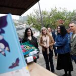 Éxito de participación en «Llibros», la feria del libro que recuperó Corvera tras cuatro décadas y que recibió más de 1.500 asistentes