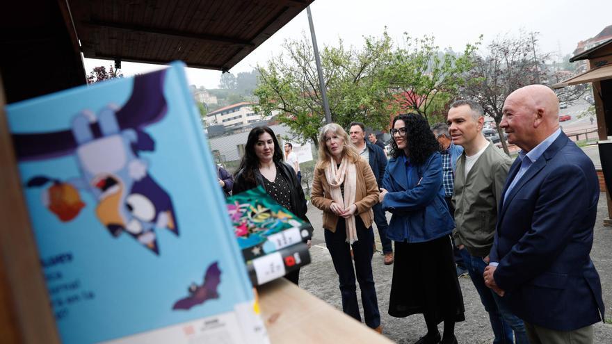 Éxito de participación en «Llibros», la feria del libro que recuperó Corvera tras cuatro décadas y que recibió más de 1.500 asistentes