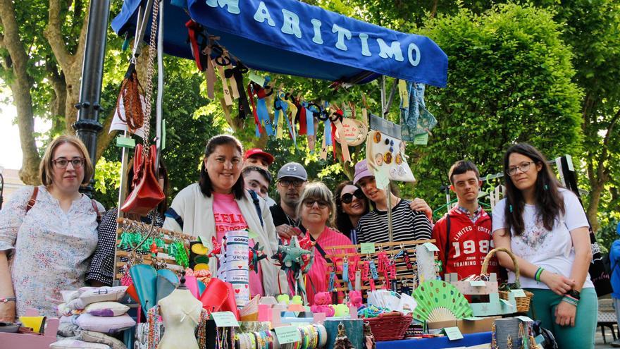 El mercado de manualidades de los colegios de Gijón, en imágenes