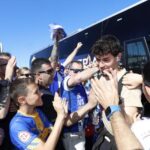 EM IMÁGENES: Multitudinario recibimiento al Avilés en su llegada al campo del Rayo Majadahonda