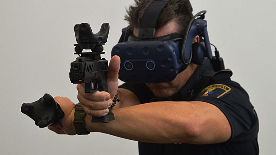 La Policía Local será la primera del norte en entrenar usando un simulador virtual: «Llegas a creer que te pueden matar»