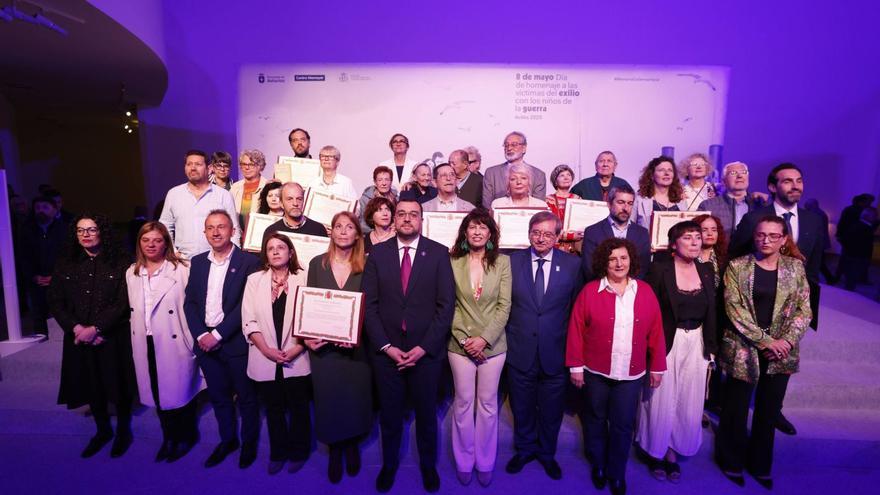 Casona vuelve a la memoria avilesina en el día del Exilio: «Es un reconocimiento emocionante y gratificante»