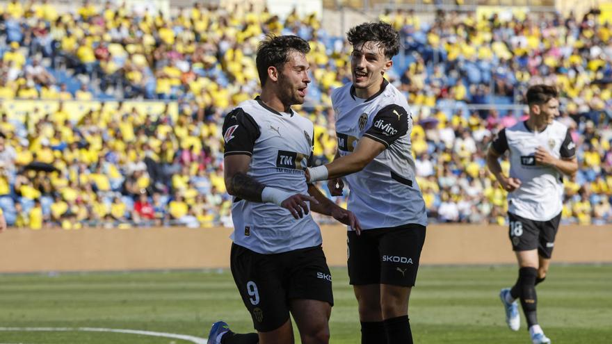 Hugo Duro impulsa al Valencia y hunde a Las Palmas