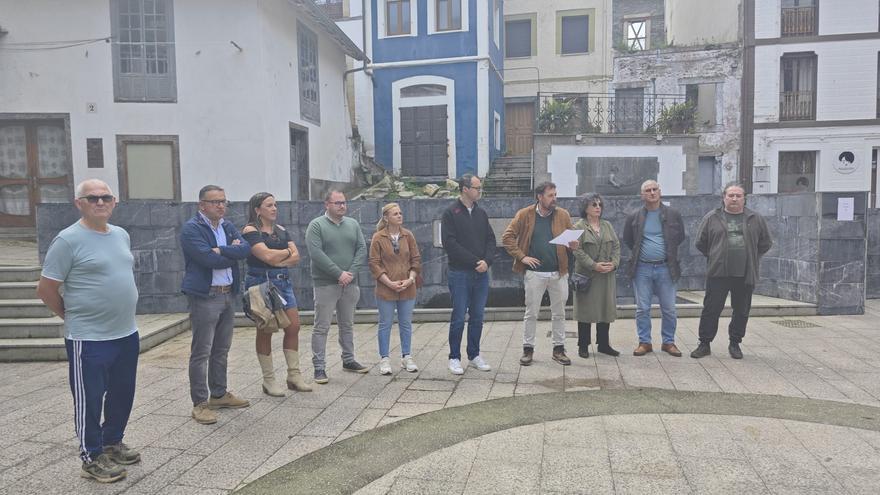 Protesta por el agua en Luarca: «Es un problema que lleva más de diez años sin resolverse»