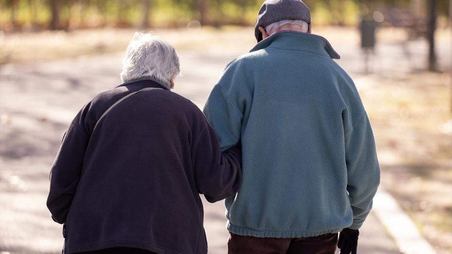 Solo en dos de las 50 provincias, Almería y Murcia, hay más menores de edad que jubilados