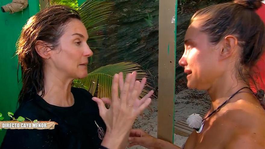 Adara Molinero y su madre protagonizan un tenso encontronazo en directo y su relación salta por los aires: «Hay un problema de fondo y no quieren que se cuente»