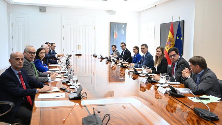 Las incógnitas sobre el gran apagón alimentan una guerra de ‘todos contra todos’ en busca de culpables