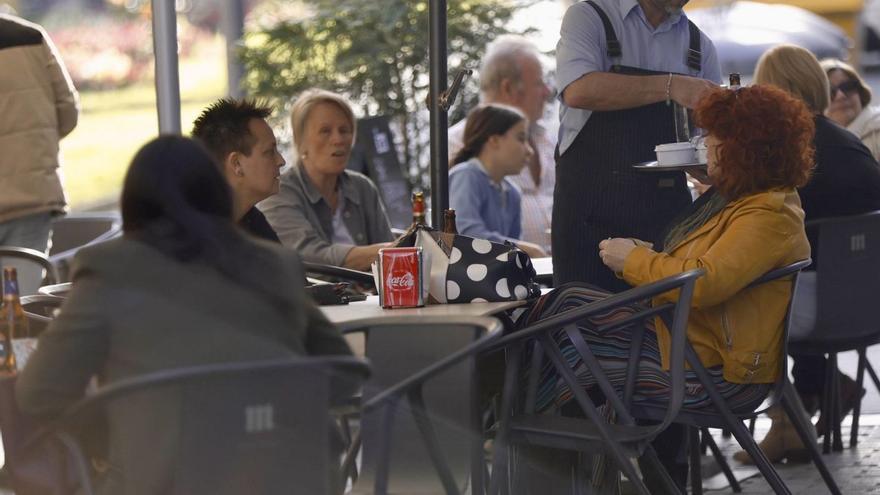Un «acueducto», visitantes extranjeros y muchas actividades: claves del lleno en los hoteles de Avilés en el pasado puente