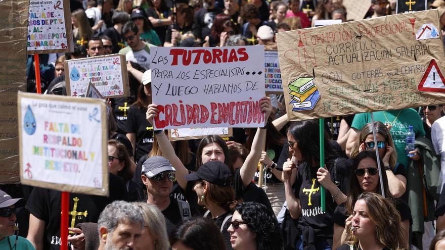 ¿Cuánto les cuesta a los profesores asturianos cada día de huelga?