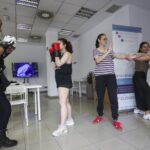 Las técnicas para evitar el maltrato: agentes de la Policía Nacional enseñan a autodefenderse ante una agresión