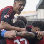 Racing y Mirandés empatan en una ida loca de la otra semifinal de la promoción de ascenso (3-3)