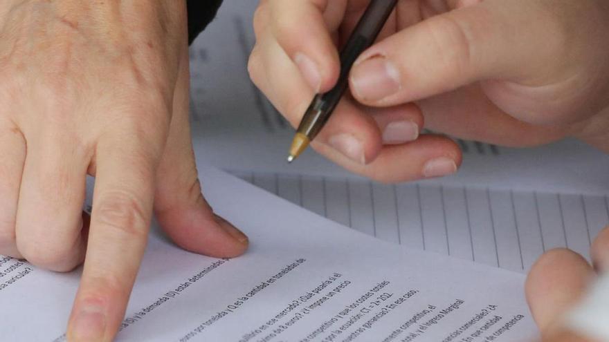 El «lastre» de la burocracia: los profesores tienen que justificar hasta la plastilina que usan