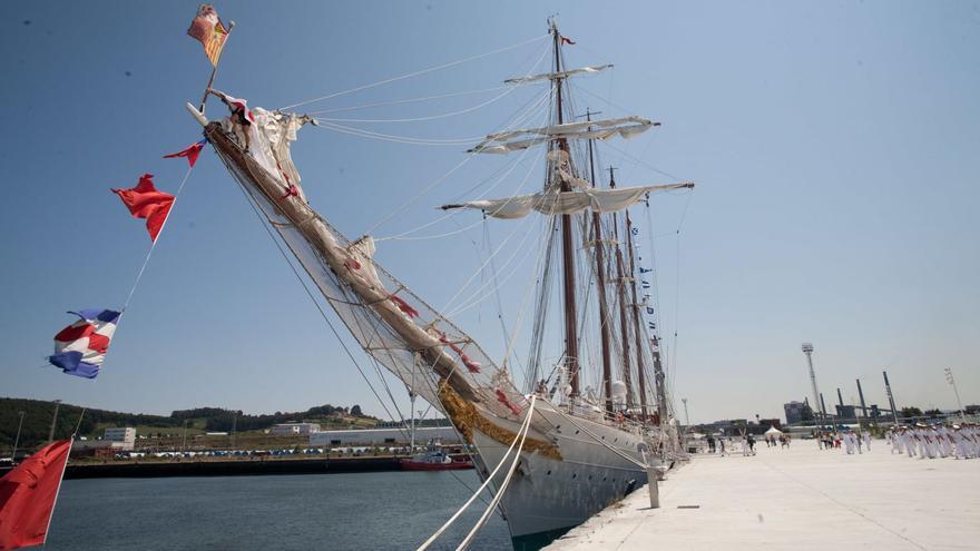 Leonor hace historia en las aguas de Gijón: la princesa de Asturias llega hoy a El Musel y durante tres días se podrán visitar los dos buques de la Armada en los que se formó