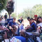 Domingo de peregrinación para los «boombis» acampados en Llanera después de cinco días bajo la lona