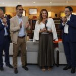 Cristina Mendo sueña, al recoger el galardón como «Asturiana del mes», con lograr la televisión para la Vuelta a Asturias