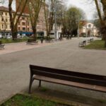 Persecución de película en Langreo: Un hombre sin carné circula por un parque a toda velocidad huyendo de la Policía