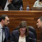Crónica de las tres horas que necesitó Barbón para sacar adelante (gracias a la derecha) el acuerdo en la Junta contra el pacto fiscal catalán