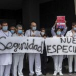 El Principado ya negocia el descuento al personal sanitario que también trabaja en la privada: un cambio considerable