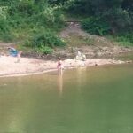 Los bañistas dejan las playas del Nalón tras el ahogamiento del joven en Las Caldas