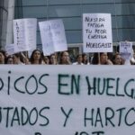 El Principado no quiere otro conflicto y convoca a los médicos para evitar la huelga a cambio de medidas
