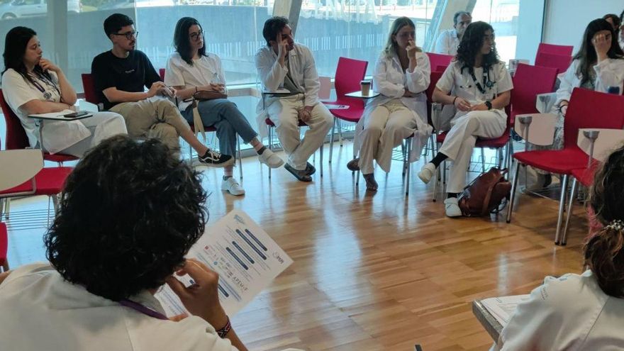 Los médicos jóvenes se levantan en Asturias y organizan su propio movimiento: «El exceso de trabajo deteriora la atención»