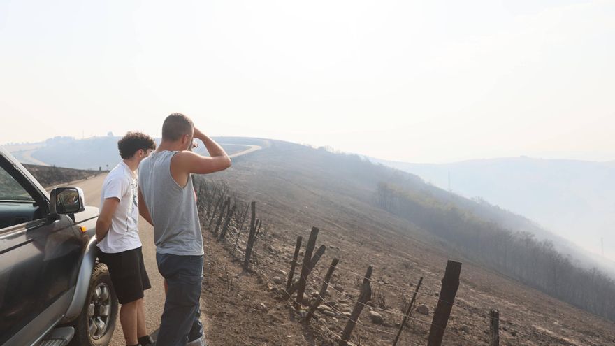 Los testimonios de los vecinos de Cangas del Narcea asolados por los incendios: «Esto se veía venir»