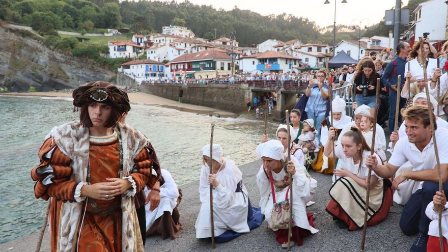 Carlos V siempre desembarca en Tazones