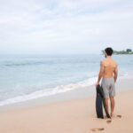 Por qué en verano aumentan los dolores lumbares y cómo prevenirlos, según especialistas