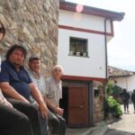 El fuego obliga a trasladar cientos de vacas de las zonas afectadas y eleva gastos a los ganaderos asturianos
