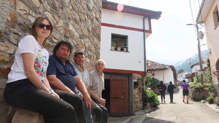 El fuego obliga a trasladar cientos de vacas de las zonas afectadas y eleva gastos a los ganaderos asturianos