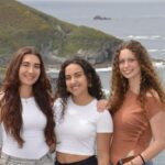 «Llevo esperando esto desde pequeña», dice la proclamada Reina del LXVII Descenso a nado de la ría de Navia, Raquel Blanco