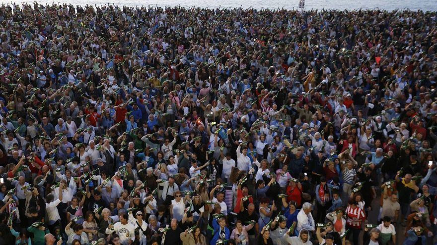 Y a la tercera fue la vencida: así superó Gijón su propio récord de escanciado de sidra