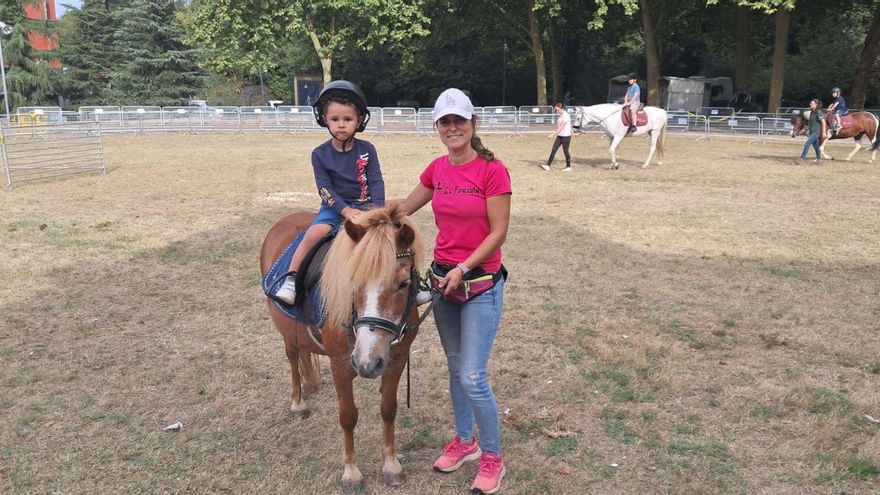 Los pequeños se divierten a caballo: así fue la penúltima jornada en el pabellón de La Magdalena