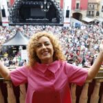 Con el «corazón y el alma» Gijón disfruta (y canta) con la Semana Grande: las emocionantes palabras de Mina Longo en el pregón de Begoña