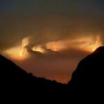 El fuego devora los Picos de Europa y se acerca peligrosamente al bosque de Peloño, en Ponga