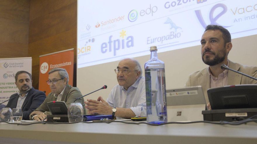 Los aranceles tienen «en un sinvivir» a la industria asturiana, según los economistas
