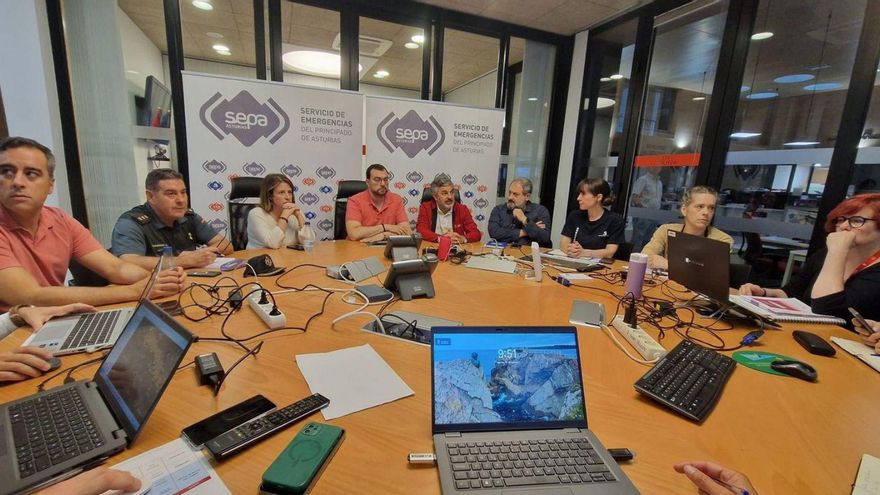 Asturias entrará con maquinaria pesada en León para prevenir nuevos incendios: «Haremos una línea de defensa»