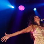 Rosario corona los grandes conciertos de la Semana Grande de Gijón con su carisma: «¡A ver esas palmas!»