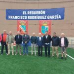 El empresario lácteo Francisco Rodríguez, emocionado al ver su nombre en el campo de fútbol de Cangas del Narcea: «¡Quién me lo iba a decir!»