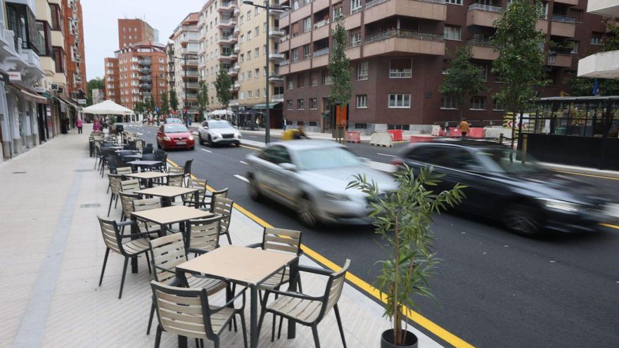 Los hosteleros de la avenida de Galicia planean unificar el diseño de las terrazas: «Ahora hay más clientes»