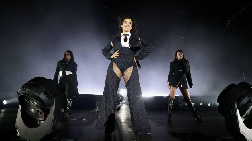 Chanel, broche de oro para San Mateo: cierre caliente (pese al tiempo) y colorido a los conciertos de Oviedo