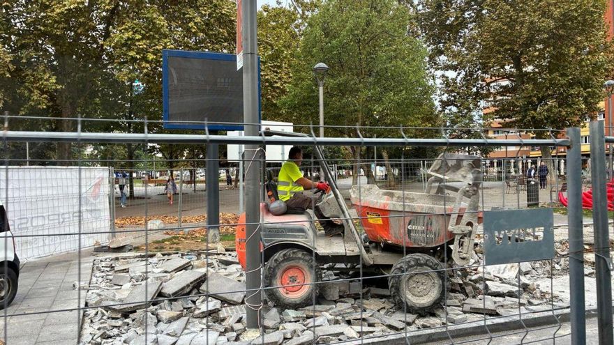 Avanzan las obras de la «marquesinona» en la calle Jardines de Avilés