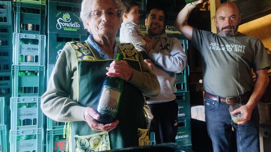 Sidra Meana, una tradición casera que triunfa en Siero y suma cinco décadas y tres generaciones: «Sabor firme, regustín dulce… y pides y bebes lo que te de la gana”