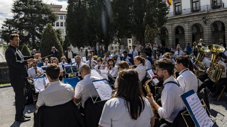 Canteli celebra el «éxito» de San Mateo y lo vincula a un modelo de fiestas que «seguirá» en Oviedo: «Nunca vi tanta gente como el viernes»
