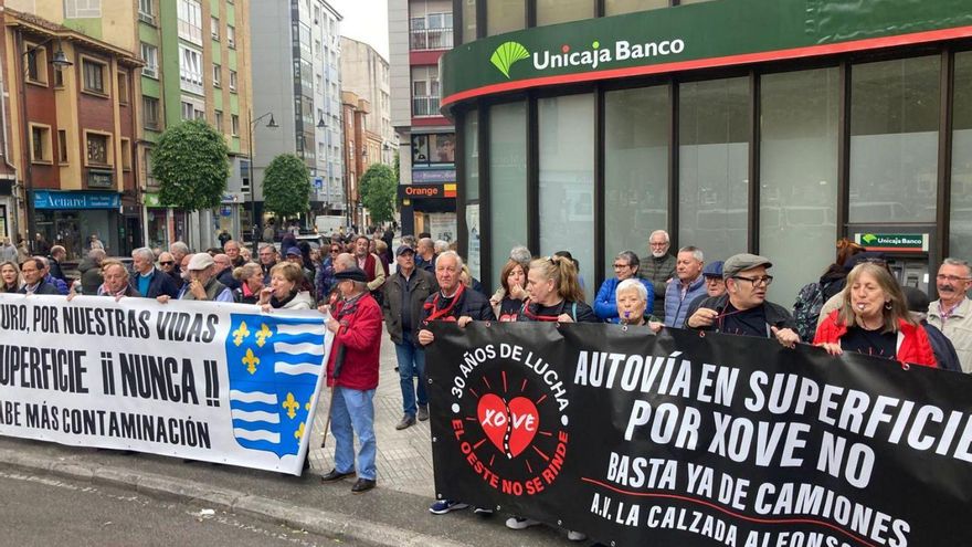 Los vecinos de la zona oeste de Gijón dicen que toca movilizarse, en la calle y en los despachos, por el vial de Jove: «Ya se tuvo mucha paciencia»