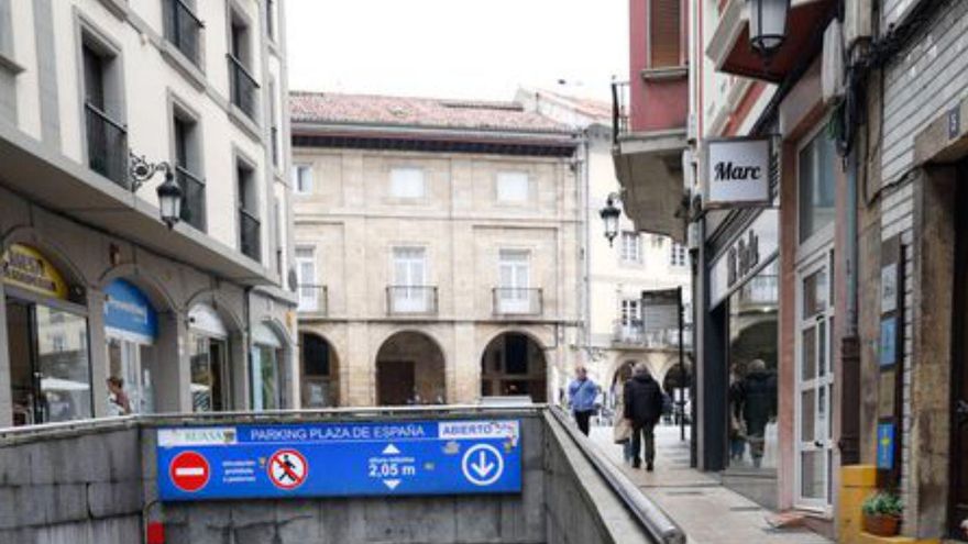 El parking de la plaza de España tendrá plazas más amplias