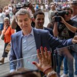Feijóo lanza su plan migratorio en Barcelona en pleno auge de Vox en las encuestas