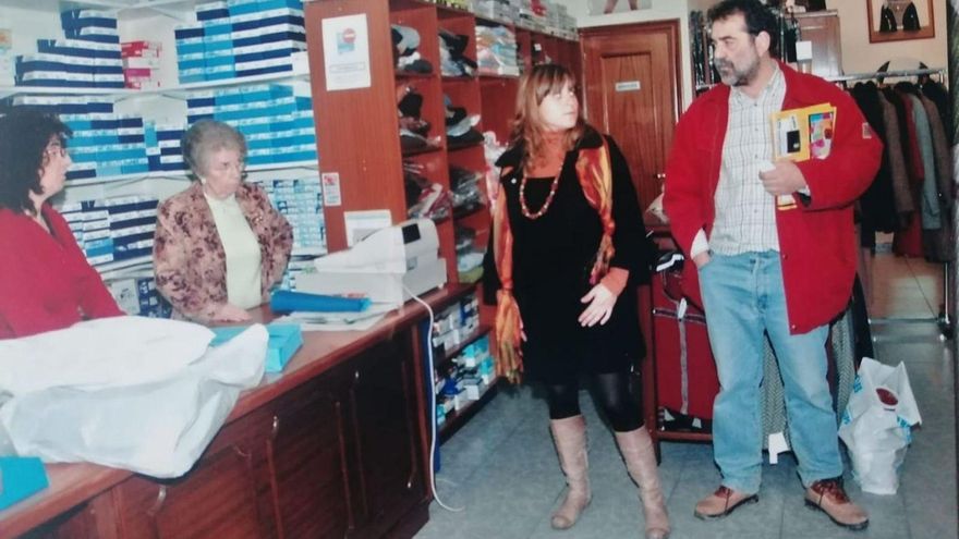 Adiós a Roma: la clásica tienda de ropa de Laviana se despide después de 65 años porque las prendas ahora son «de usar y tirar»
