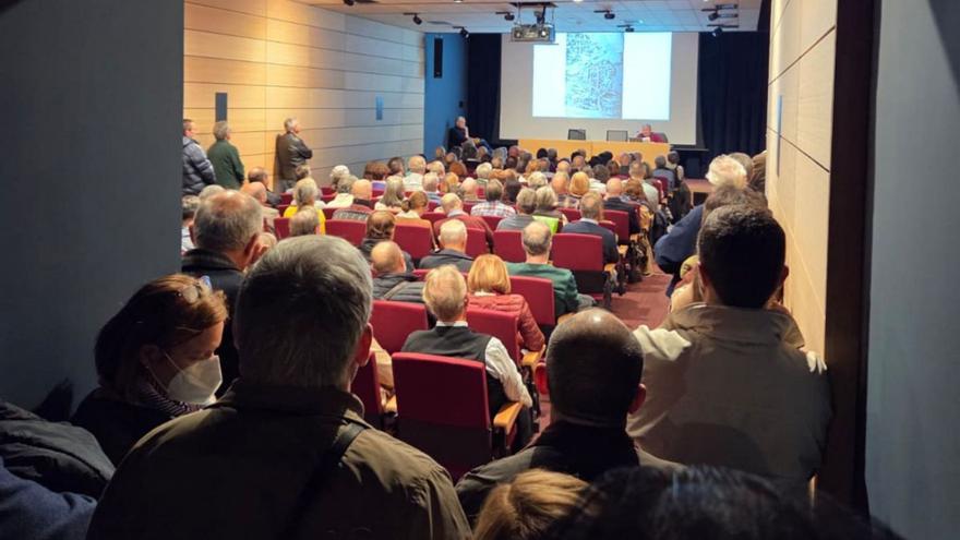 Román Álvarez, descubre los secretos de la emblemática cerca avilesina: «En el siglo XII ya hay impuestos para reformar la muralla»